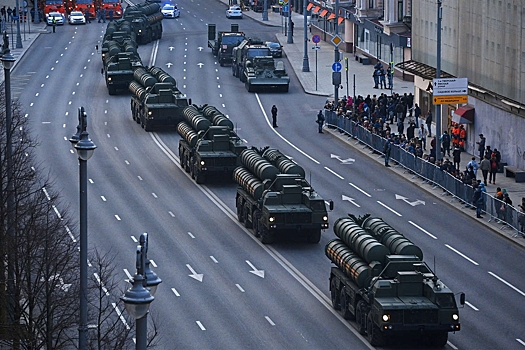 ГИБДД перечислила улицы, которые перекроют в Москве из-за парада