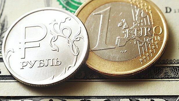 Официальный курс евро на выходные и понедельник снизился до 75,32 рубля