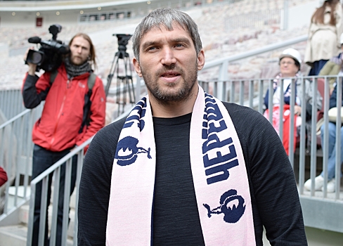 Выкупил виллу на месяц: какую сумму потратил Овечкин на отдых в Турции