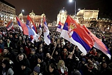 Тысячи сербов вышли на митинг против своего президента