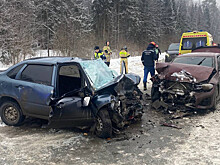 Под Ижевском произошло лобовое столкновение Lada Granta и BMW