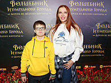 Актриса Эвелина Бледанс улетела с сыном в Турцию в «отель для особенных людей»