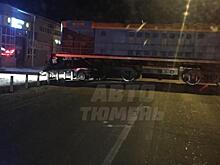 Тюменец на легковушке залетел под локомотив