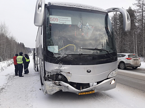 На Серовском тракте произошло ДТП с участием автобуса, в котором ехали 46 человек