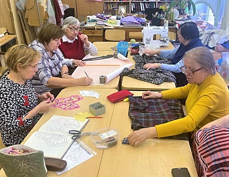 В Старом Крюково для долголетов работает группа по текстильному дизайну и шитью