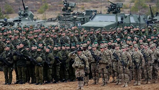 На границе с РФ замечены РСЗО Himars, сотни танков, бронетранспортёры и ПВО НАТО