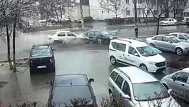 Молдавский водитель чудом вышел невредимым из страшной аварии