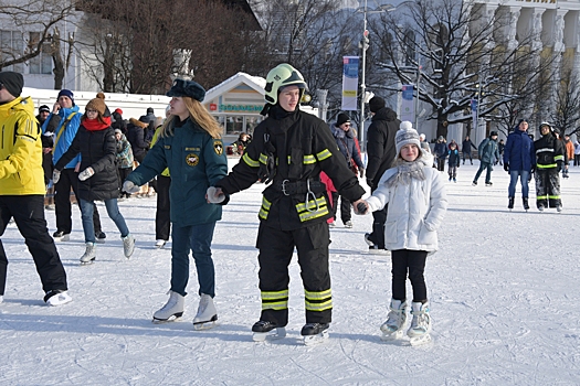 Москвичам пообещали открыть более 150 катков с искусственным льдом к Новому году