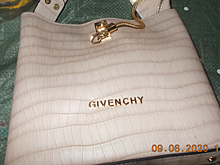 Саратовские таможенники изъяли крупную партию контрафакта с брендами Louis Vuitton, Givenchy и Versace