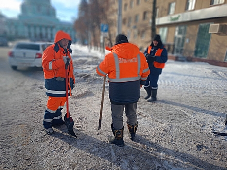 В Курске на расчистку дорог вывели 61 единицу техники
