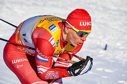 Большунов выиграл скиатлон на чемпионате России