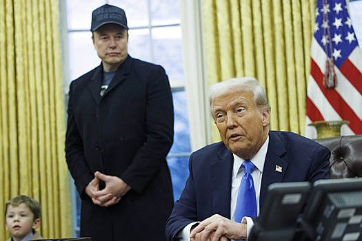 Фронтмен Green Day на концерте в Мельбурне призвал Трампа и Маска «заткнуться»