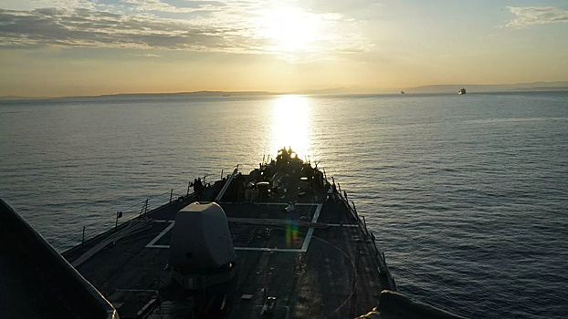 Адмирал призвал Россию "жестко следить" за кораблями США в Черном море