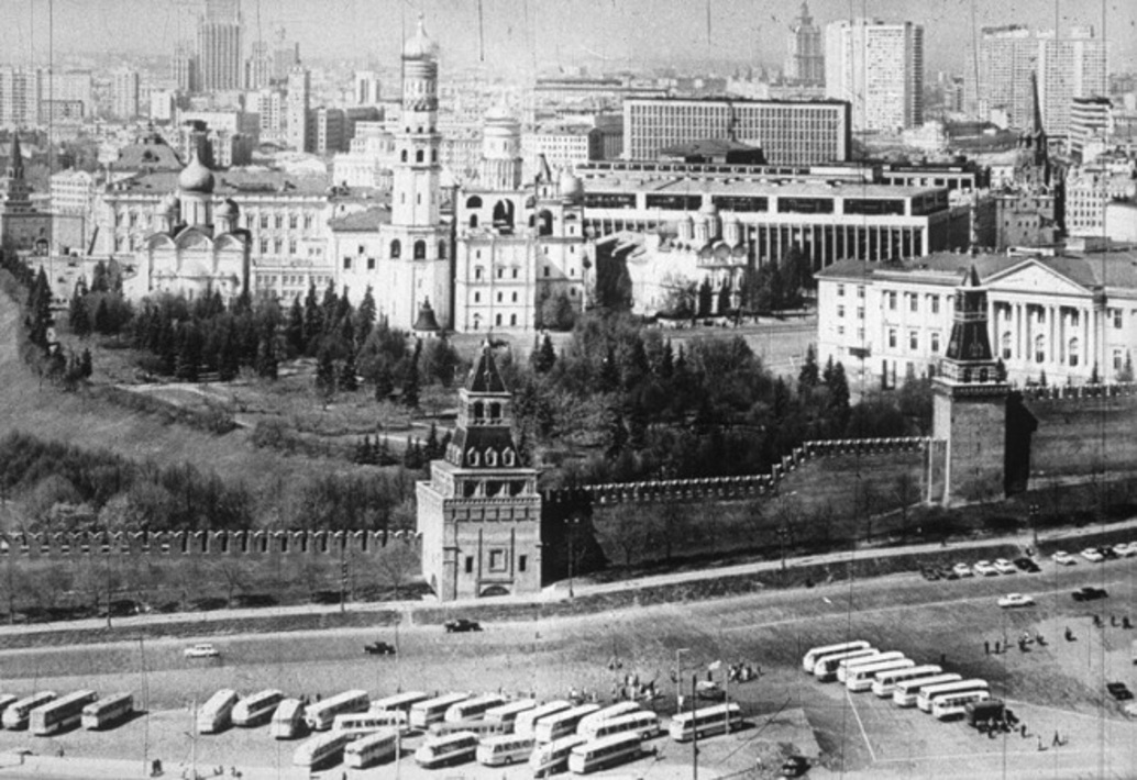 Землетрясение в москве годы. Землетрясение в Москве 1977. Московское землетрясение 1977. Землетрясение в Москве 1986. Карпатское землетрясение 1977.