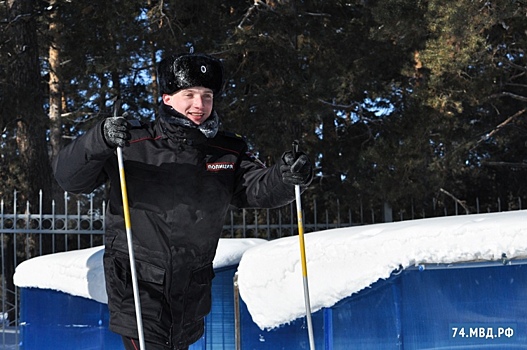 Южноуральских полицейских поставили на лыжи в честь Дня защитника Отечества