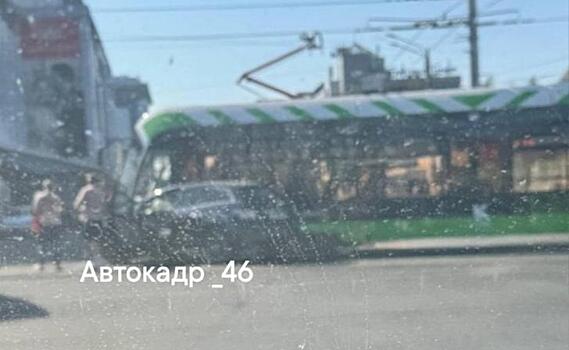 В Курске на площади Перекальского произошло ДТП с травмаем «Львенок»