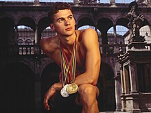 Он больше 10 лет был быстрейшим пловцом мира, но после ОИ ему повезло выжить. История Александра Попова