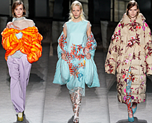 Новая коллекция Dries Van Noten: пуховики в осенней листве и воротники из эко-меха