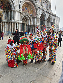 Нижегородская семья, победившая в конкурсе костюмов «Горьковская елка», посетила Венецию