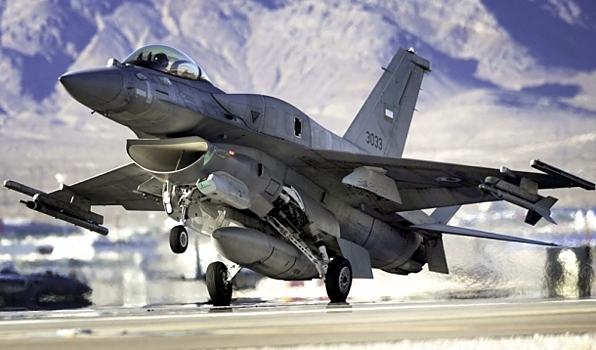 Истребитель F-16 сделают опционально пилотируемым и беспилотным