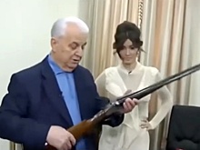 Захарова: Для Кравчука это ружье - оружие "правой руки Гитлера"