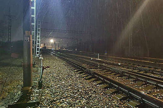 В Красноярске девочку забрали в больницу после травмы на железной дороге