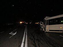 Микроавтобус и грузовик столкнулись в Новороссийске