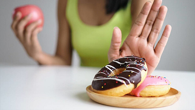 Диетолог Майкл Мосли: отказ от сахара поможет легко избавиться от жира на животе