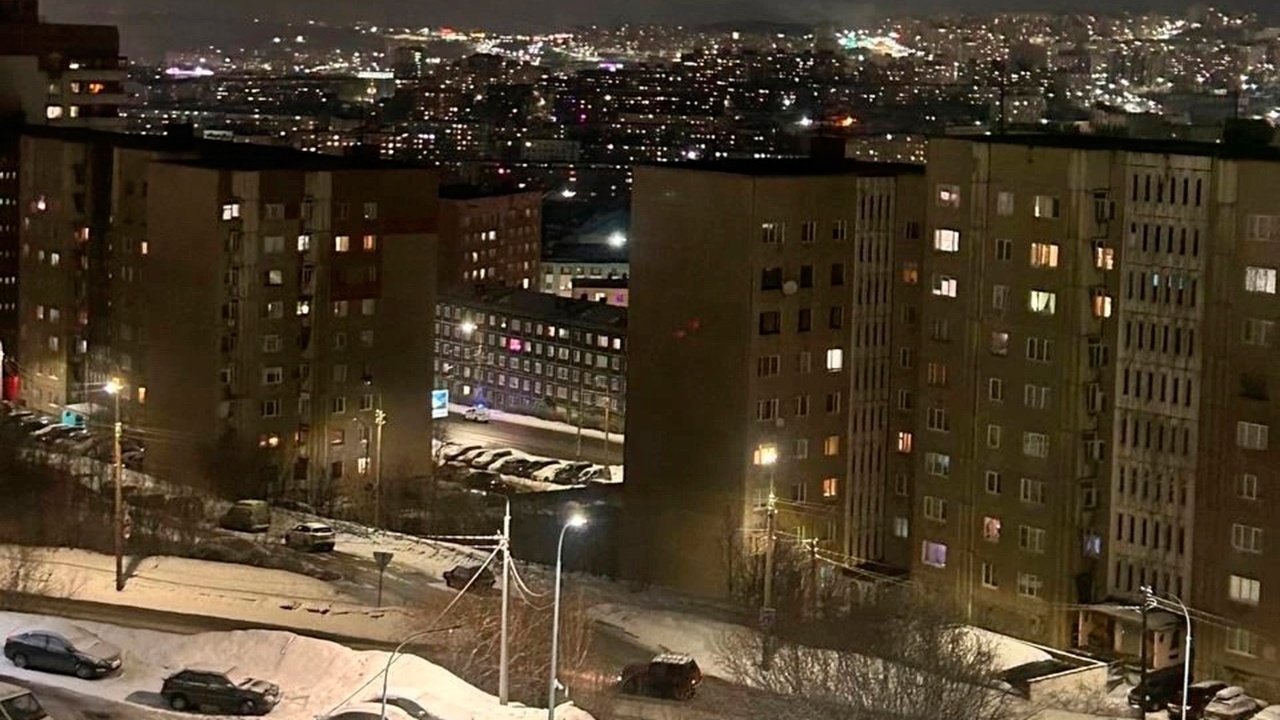 Неизвестный открыл стрельбу с крыши в Мурманске