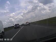 Чудесное спасение мотоциклиста попало на видео