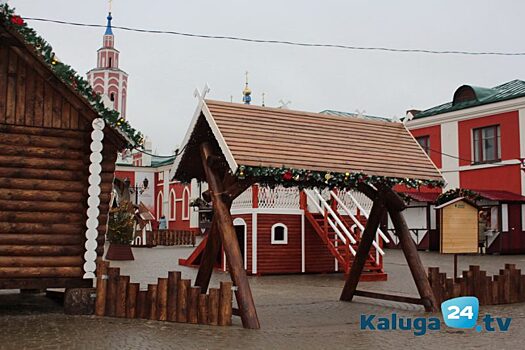 Вместо катка в Гостиных рядах построили деревянный городок