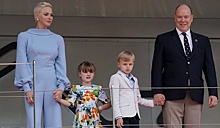 Княгиня Монако Шарлен с детьми, Наоми Кэмпбелл и другие гости финала гонки «Формула-1»