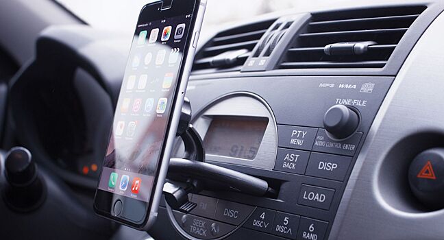 Безопасные способы закрепления смартфона в автомобиле