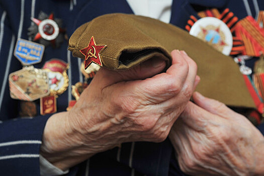 В центре Москвы мужчина торговал боевыми орденами и медалями