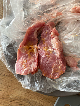 Тюменка обнаружила в мясе жидкость неизвестного происхождения