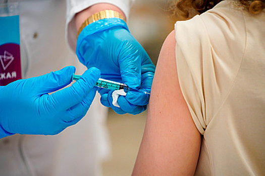 "Роснефть" достигла коллективного иммунитета сотрудников от COVID-19 за счет вакцинации