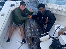 Рыбаки поймали рекордную рыбу весом 621 килограмм