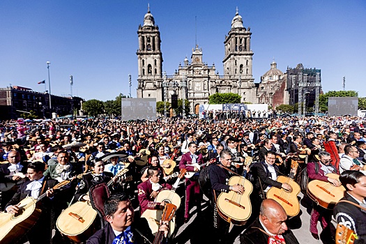 В Мексике одновременно 1100 мариачи исполнили песни, установив рекорд