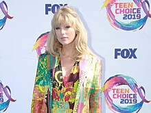 Тейлор Свифт в ультракоротком комбинезоне, Зендая в объемной рубашке и другие звезды на Teen Choice Awards 2019