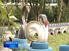 В Уфимском дворе поселились резиновые лебеди