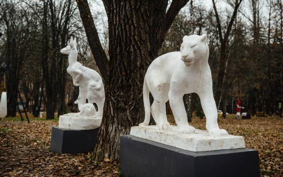 В Парке пионеров в Курске начнут регулярно очищать скульптуры от следов обуви