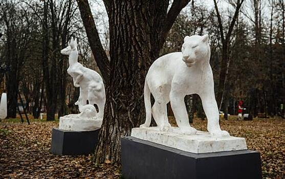 В Парке пионеров в Курске начнут регулярно очищать скульптуры от следов обуви