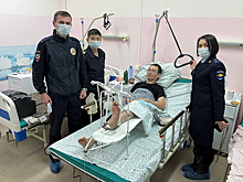 Полицейские Якутии оказали помощь мужчине, который при падении на улице в 30-градусный мороз сломал ногу