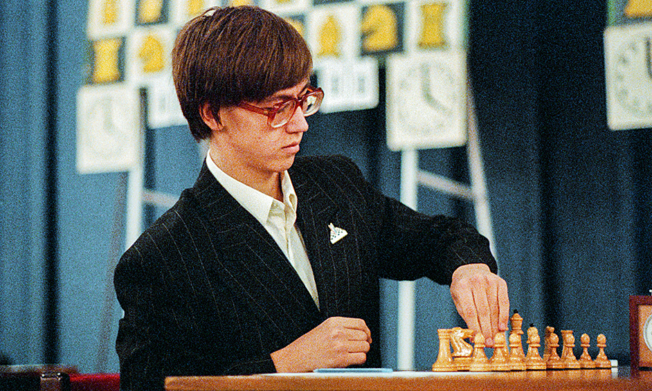 Шахматист Гата Камский (настоящее имя Гатаулла Сабиров) из Новокузнецка принял решение не возвращаться в СССР после турнира в американском Нью Йорке в 1989 году. На решение шахматиста, которому тогда было 14 лет, повлиял отец, сопровождавший его во время поездки.