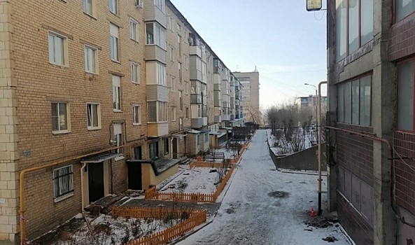 Под Волгоградом ищут водителя, врезавшегося в трубу газопровода у дома