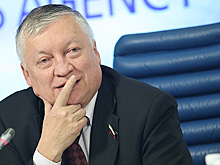 Шахматист Карпов провел сеанс одновременной игры в штаб-квартире ООН