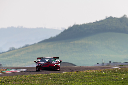 Ferrari вывела гоночный 296 GT3 на тесты