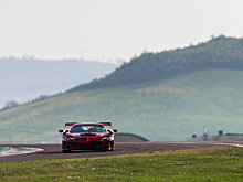 Ferrari вывела гоночный 296 GT3 на тесты