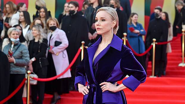 «Тургеневская девушка»: Зудина показала дочь, танцующую на балу дебютанток