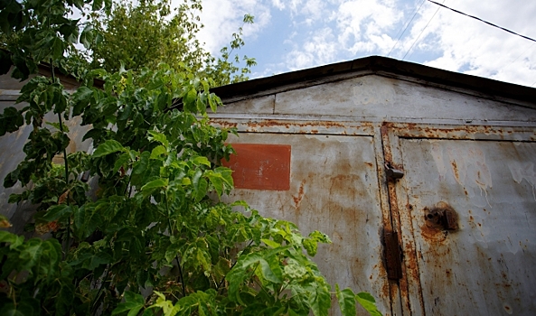 После жалоб в Дзержинском районе Волгограда снесли незаконные гаражи